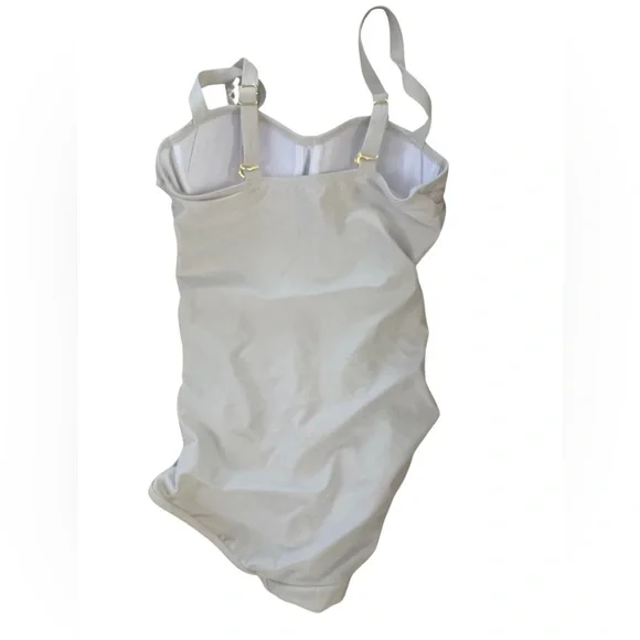 One piece bathing suit - Picture 2 of 2